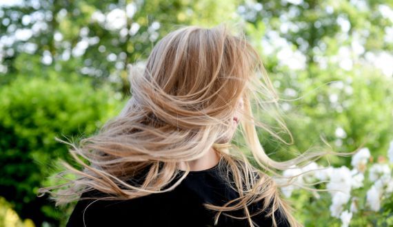 Comment prendre soin de ses cheveux au printemps ?